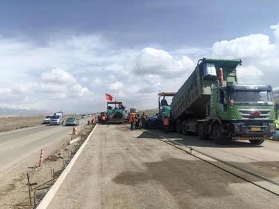 青海湖旅游專用公路(I期)路面工程正加緊施工