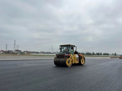 奉賢青年科技工作者:用科技創(chuàng)新為瀝青注入新能量的“路面專家”