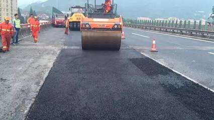 公司2017年度路面養護專項工程順利開工